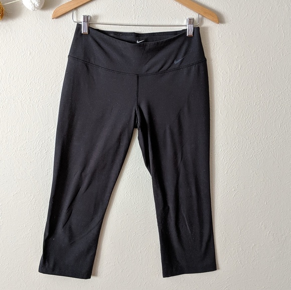 Nike Dri-Fit Capri Leggings - Picture 2 of 8